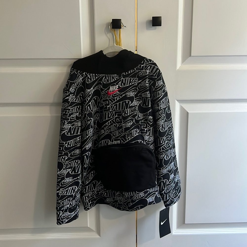 Boys Nike sweatshirt. NWT